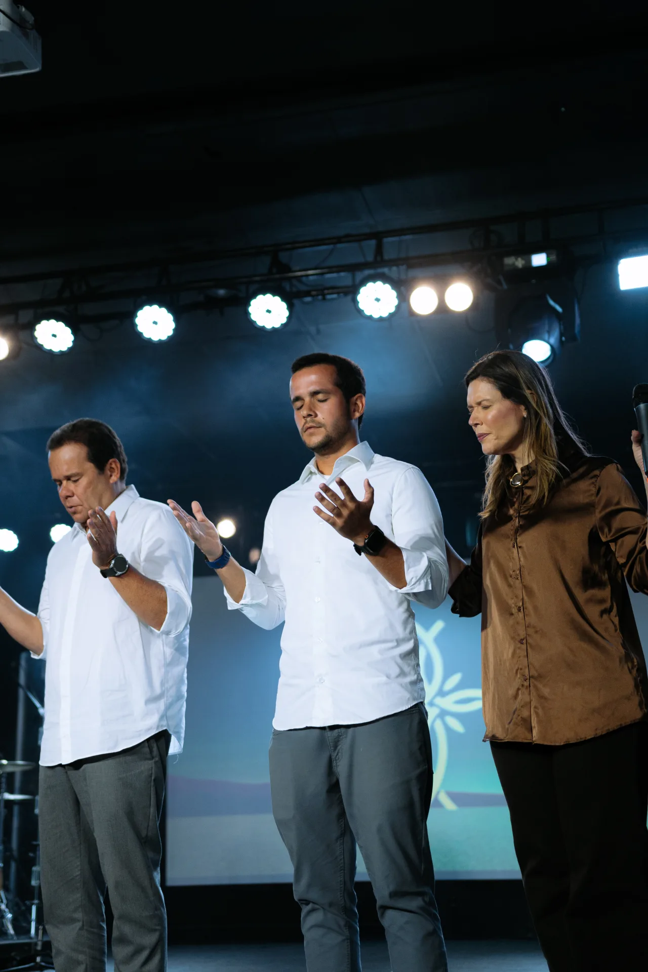 Matheus de Geraldinho participa de momento de fé e comunhão ao lado de Geraldo Júnior