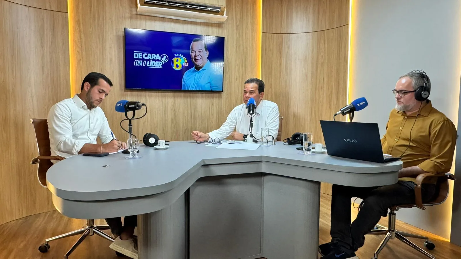 Foto do álbum 10.06 Entrevista "De Cara com o Líder"