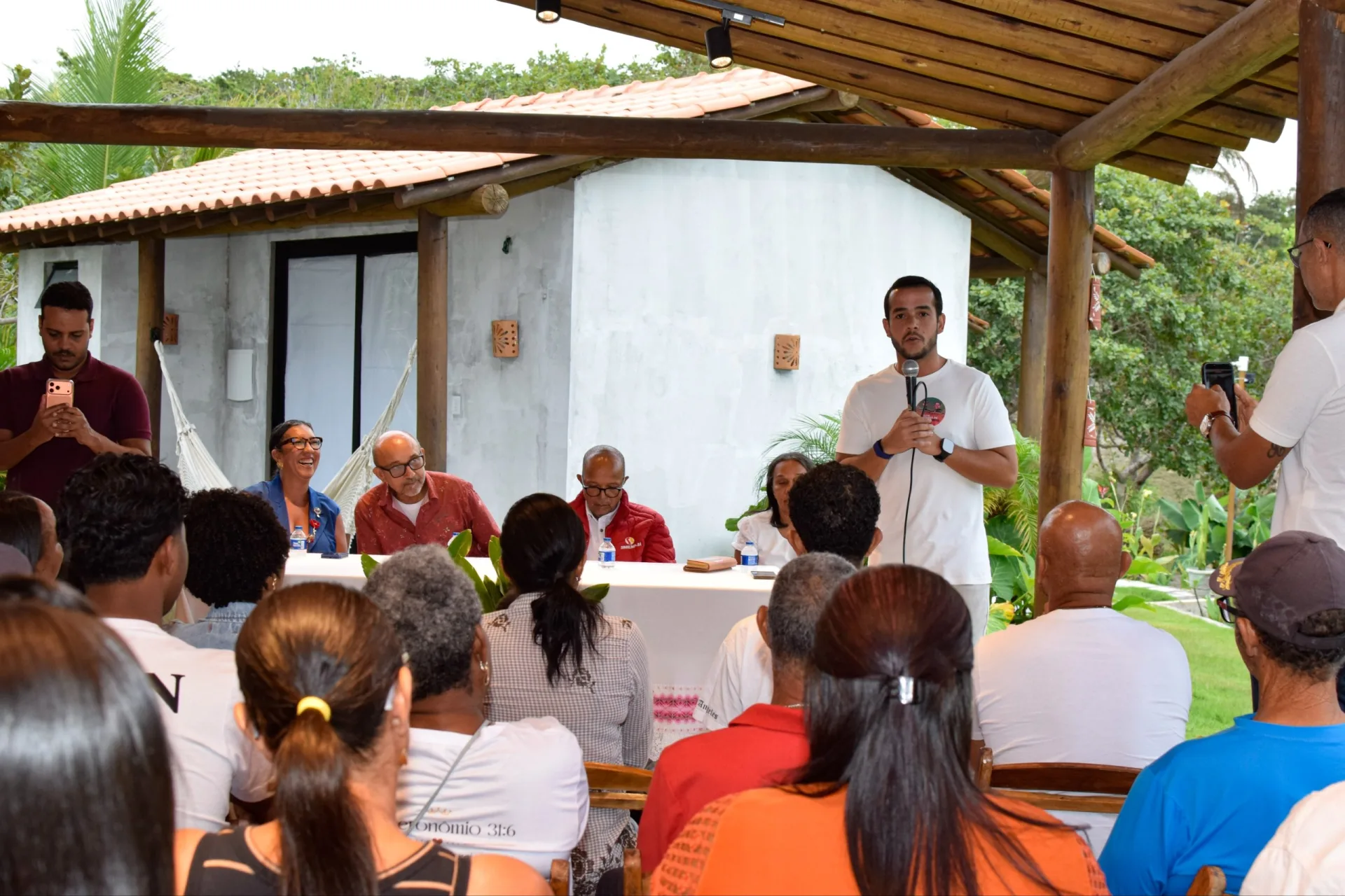 Foto do álbum 30.07 Reunião com Suíca e Lideranças em Jaguaripe